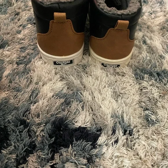 Oshkosh like new - Picture 2 of 5